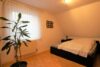 CITYHOUSE: Helle 2 Zimmer Wohnung mit guter Raumaufteilung in ruhiger Seitenstrasse - Geräumiges Schlafzimmer mit Zugang zum Badezimmer